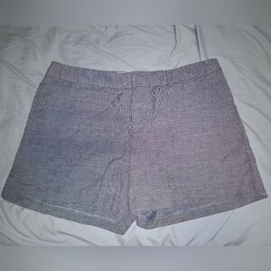 Tommy Hilfiger ladies cotton shorts in a size 14. Gray in color. EUC.